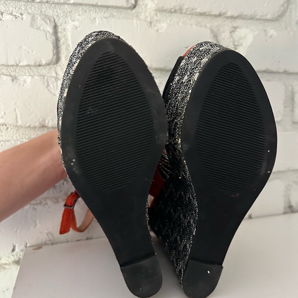 Stylish Black and Silver Wedge Sandals - Picture 5 of 5